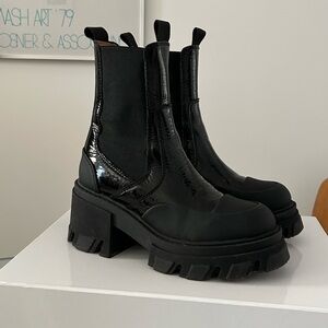 GANNI black Patent leather platform Chelsea boots women’s size 7.5